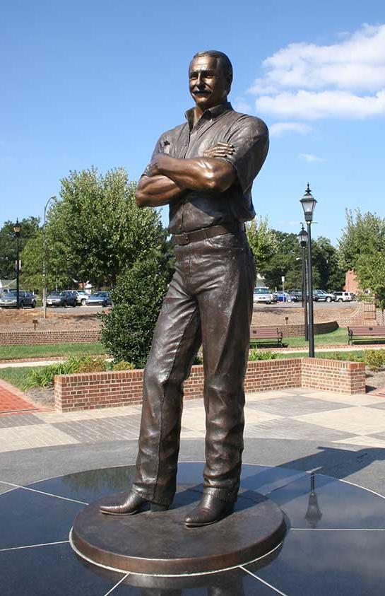 statue of dale earnhardt