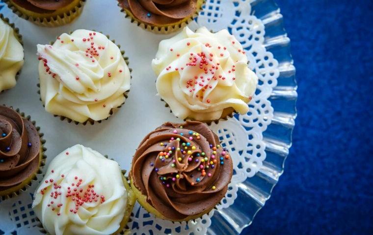 plate of cupcakes